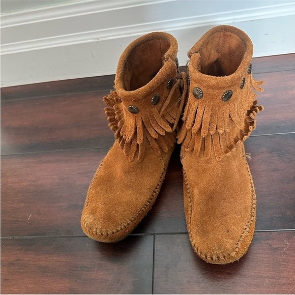 Size 7 Minnetonka Double Fringe Side Zip Suede Boots Moccasins - Picture 5 of 9